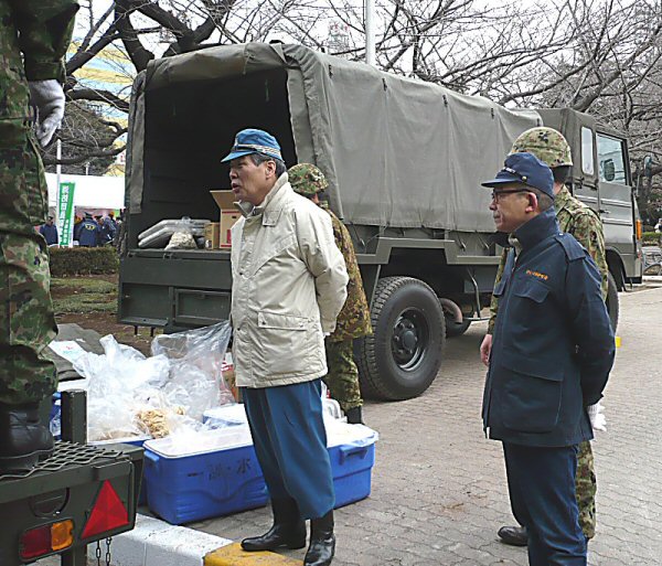 山崎区長にご挨拶'' 山崎区長にご挨拶''