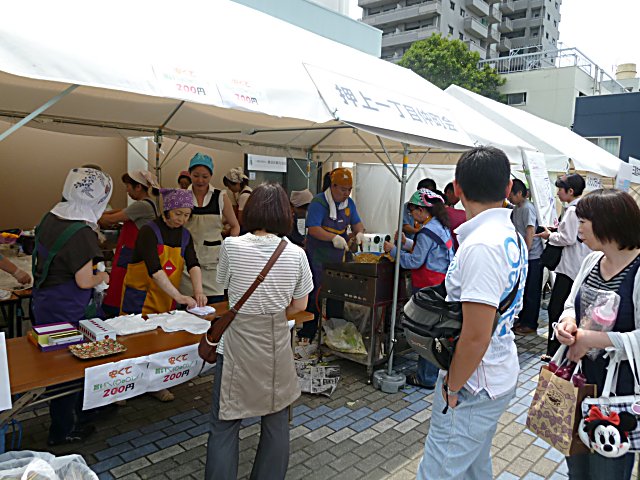 :下町焼きそばの調理'' :下町焼きそばの調理''