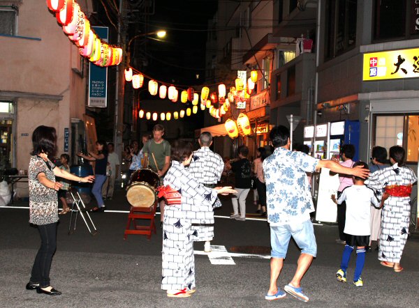祭礼踊り' 祭礼踊り'