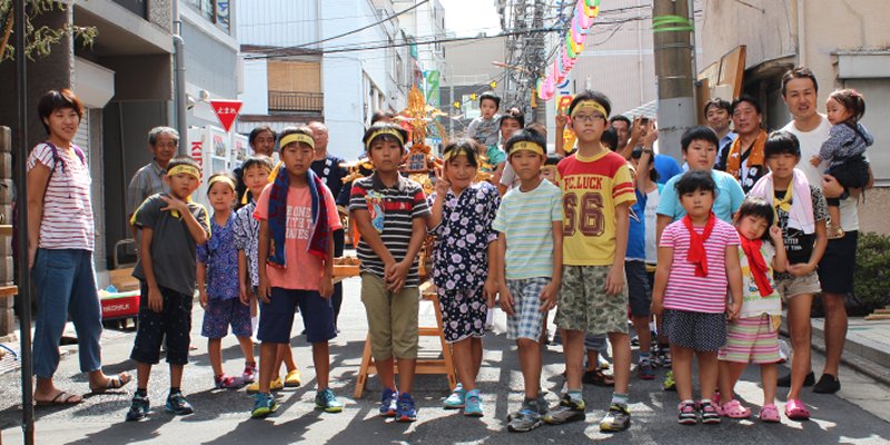 子供神輿の担ぎ手一同'' 子供神輿の担ぎ手一同''